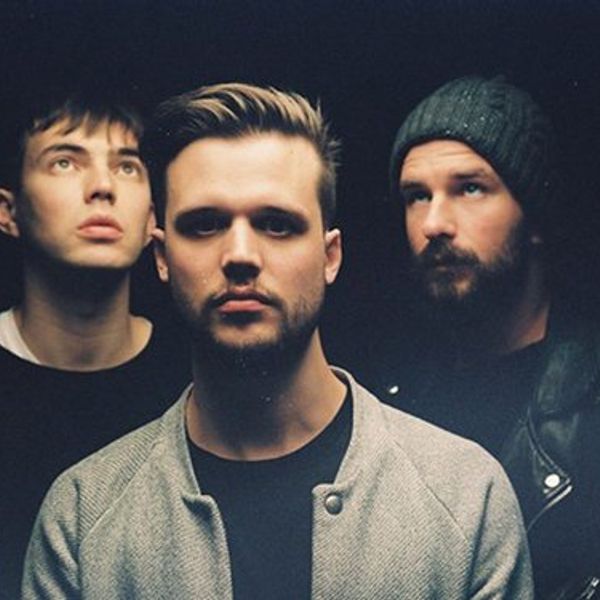 White lies bigger. White lies bigger. White lies big tv обложка. White lies bigger. White lies обложка.