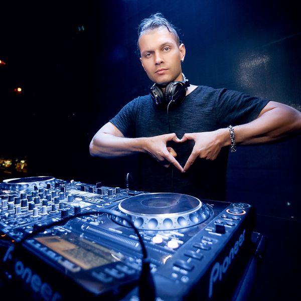 Диджей алекс ив. Дж алекс. Диджей 2022. Диджей лета. Dj hardwell.