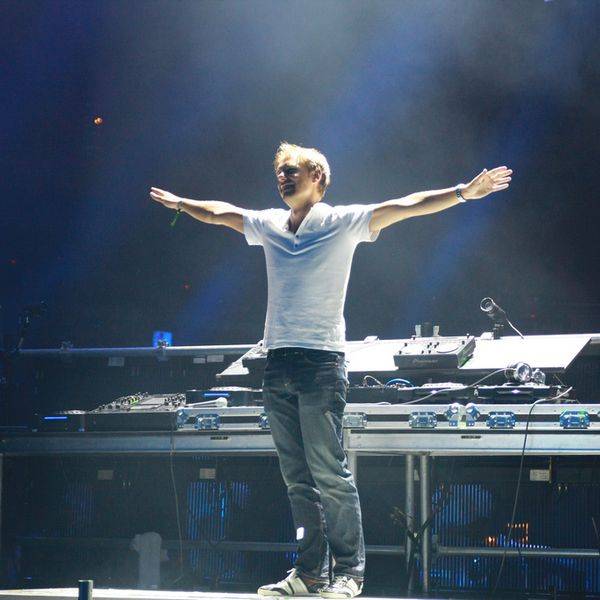 Van buuren serenity. Armin van buuren shivers. армин ван бюрен. Van buuren serenity. A state of trance 2012 армин ван бюрен.