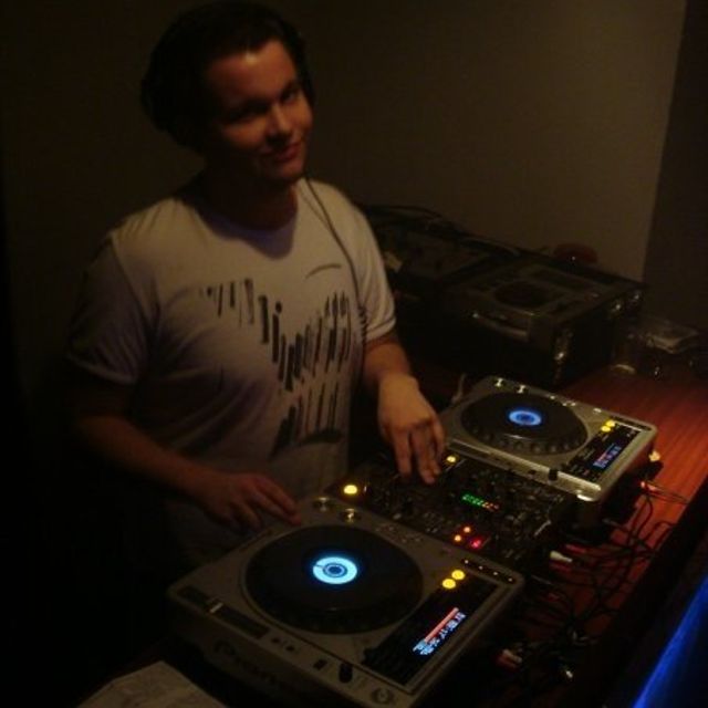 Mixcloud profile picture for @sixpence