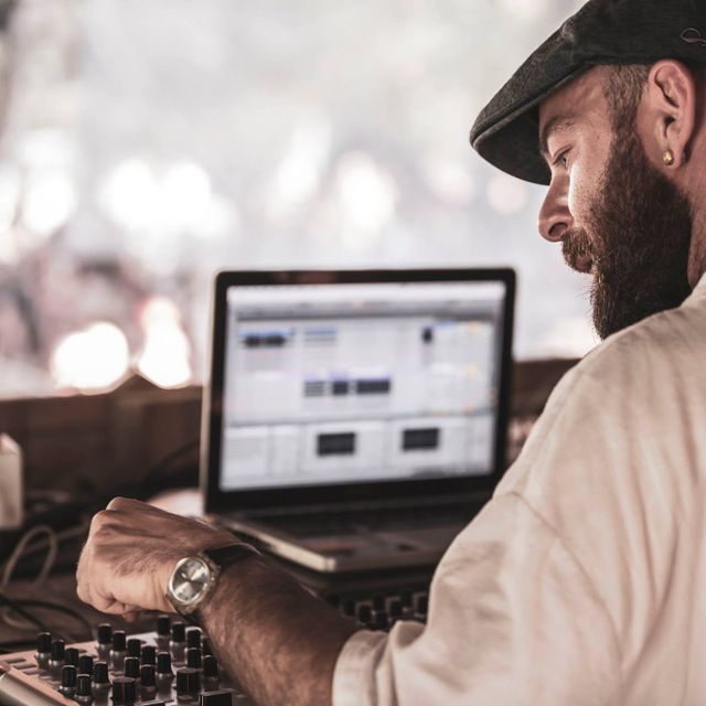 Mixcloud profile picture for @knobs