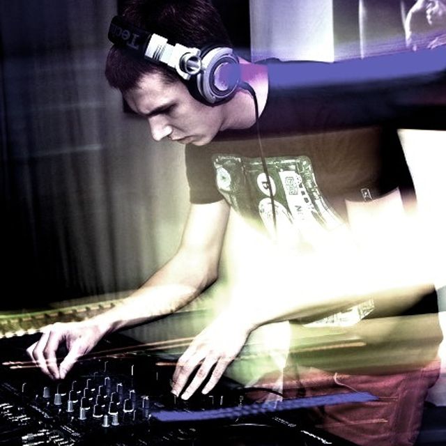 Mixcloud profile picture for @MIDWAY