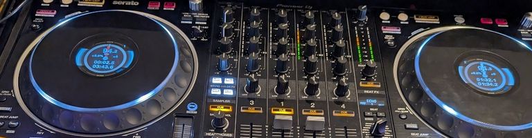 DJ Geoffrey Feelingz cover image