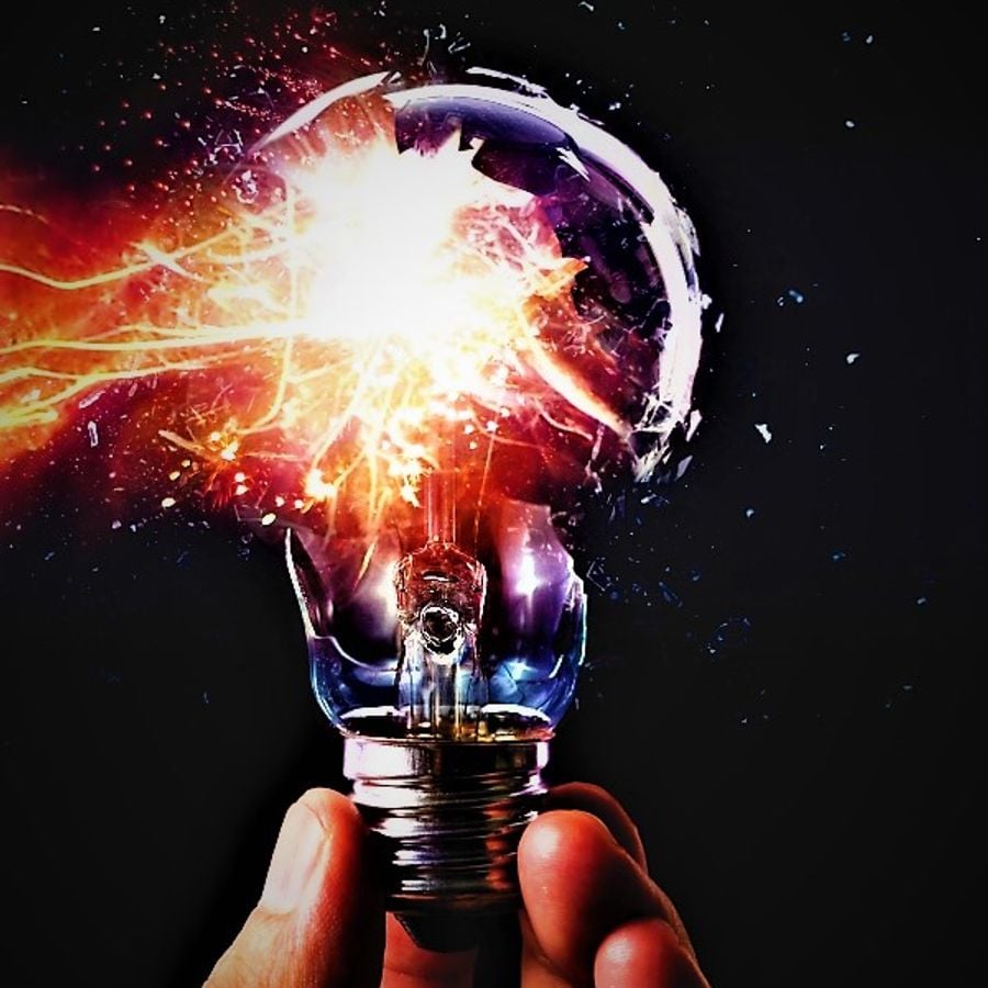 разбитые лампочки. разбитая лампочка. лампочка взорвалась. разбитая лампочка 3д. какой призрак разбивает лампочки.