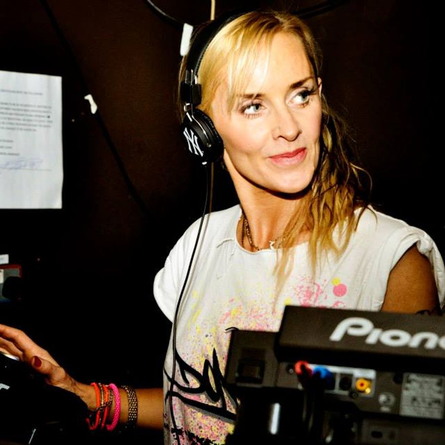 Velvet Entertainment Lindy Layton Arthouse mix by Velvet