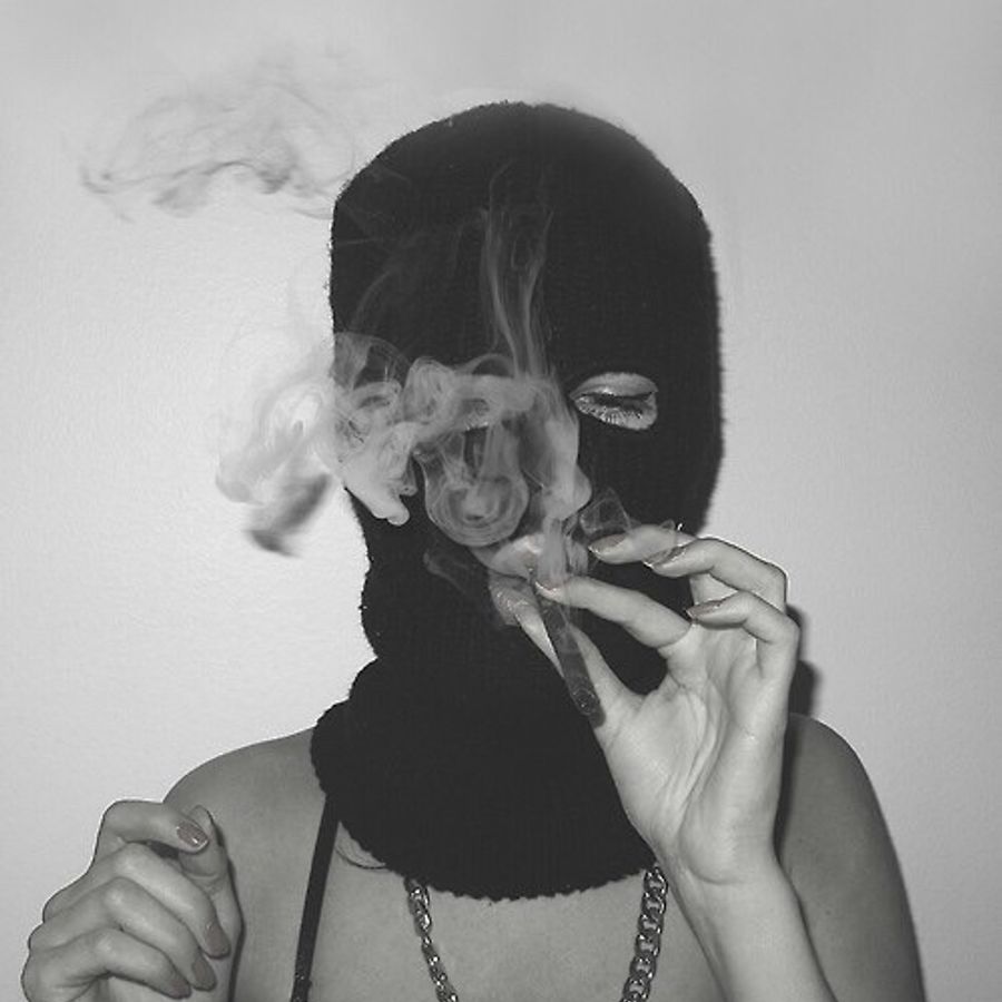 Курящая девушка рисунок (47 фото)