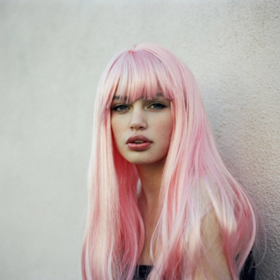 Бледный розовый лицо. Пинк Хеир. Розовые волосы. Прическа с розовыми прядями. Розовые волосы с челкой.