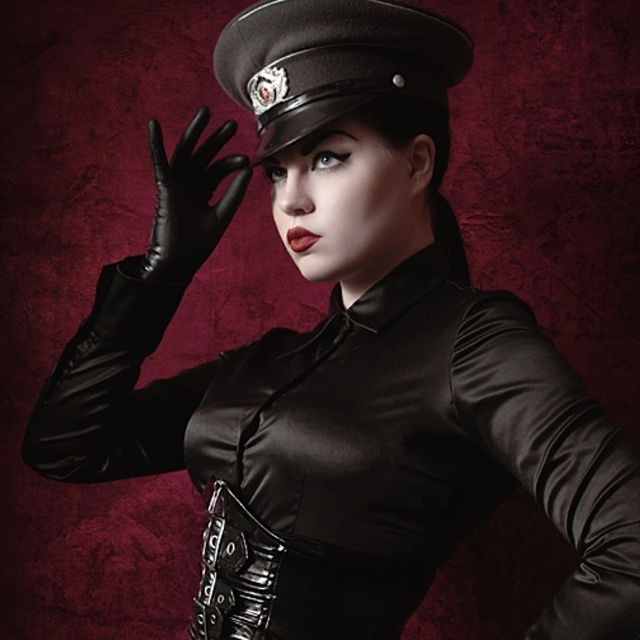 Ли ён э тангем. Lady asmondena госпожа. Леди асмондена доминанта. Леди асмондена. Женщина доминант в коже.