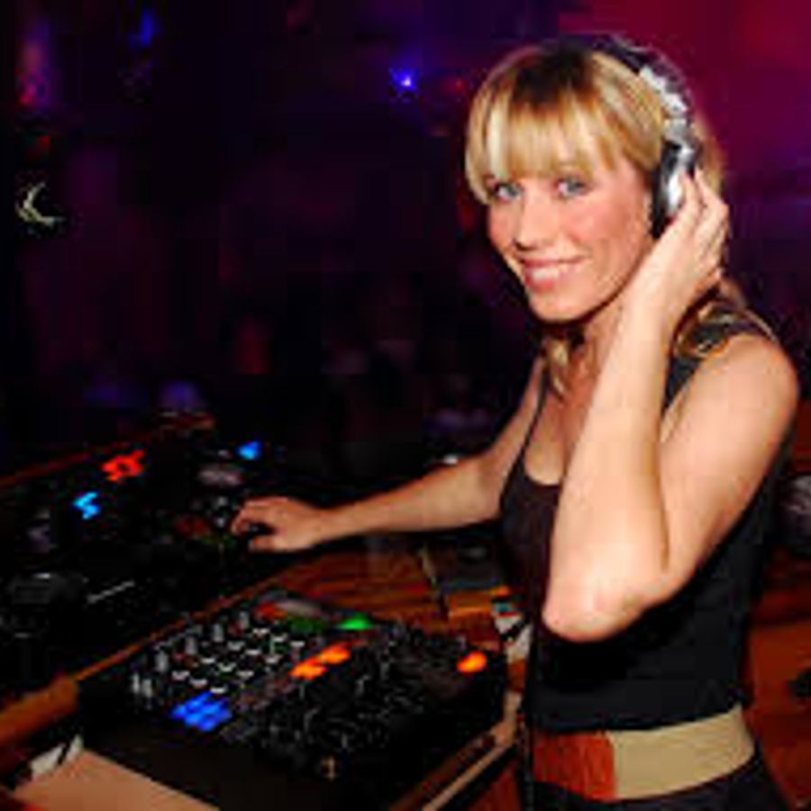 Dj sarah. Pacha Sarah main 2006.