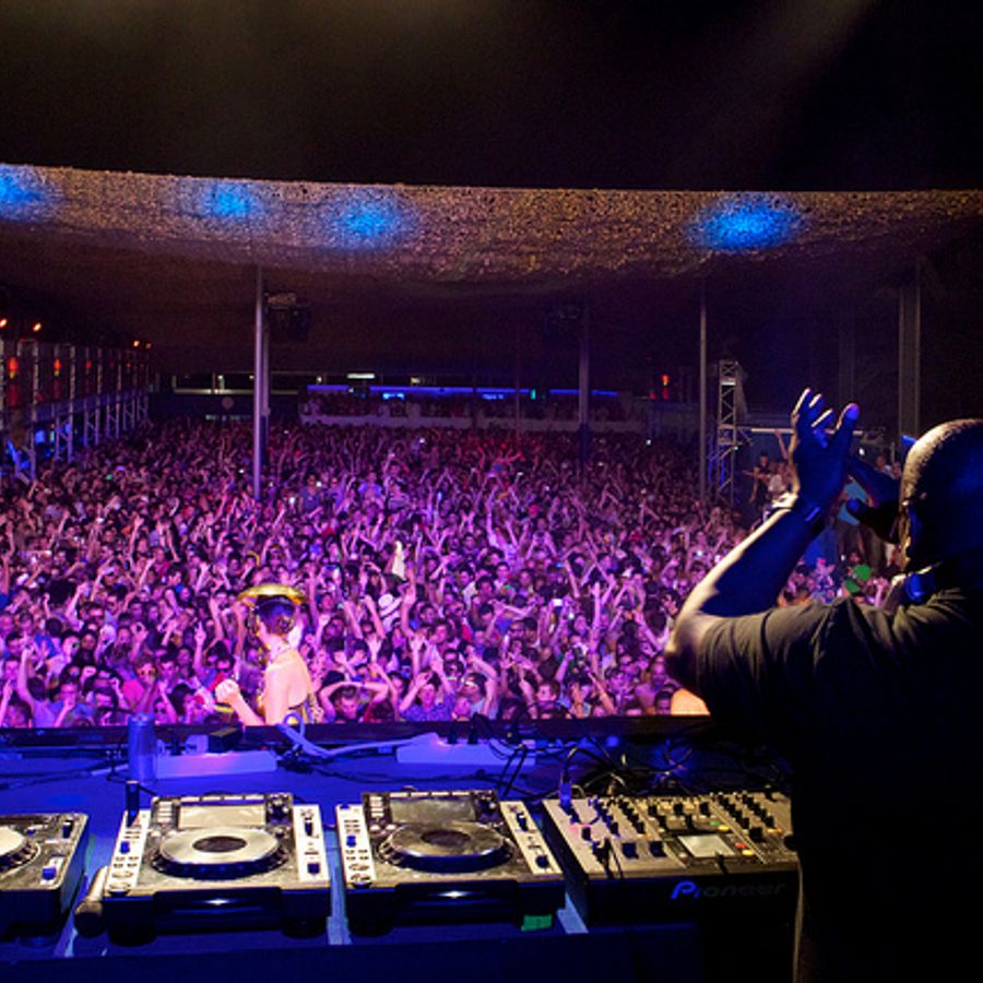 Club stage. Стейдж клаб. Клуб Stage Таганрог. Клуб Гауди Арена - Carl Cox. PKC сцена