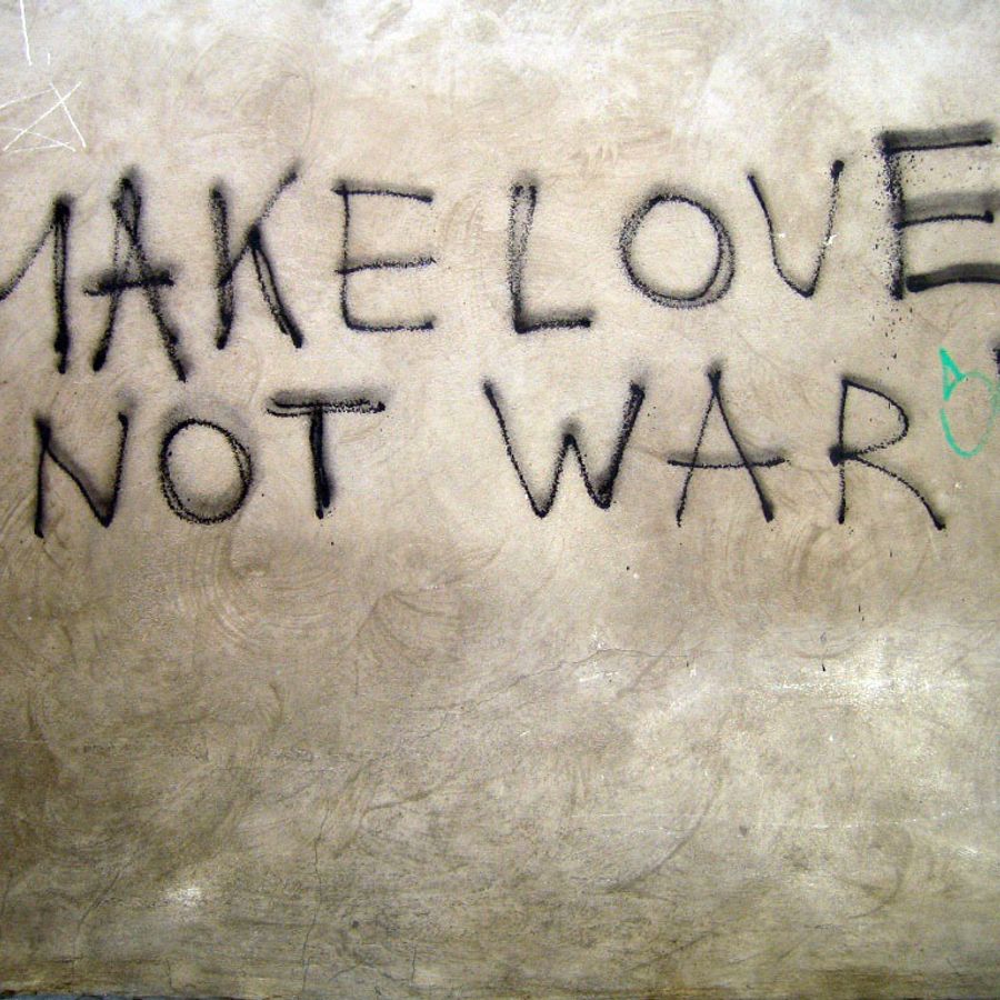 Make love перевод. Make Love not War. Мейк лав нот вар. Not War надпись. Make Love not War танки.