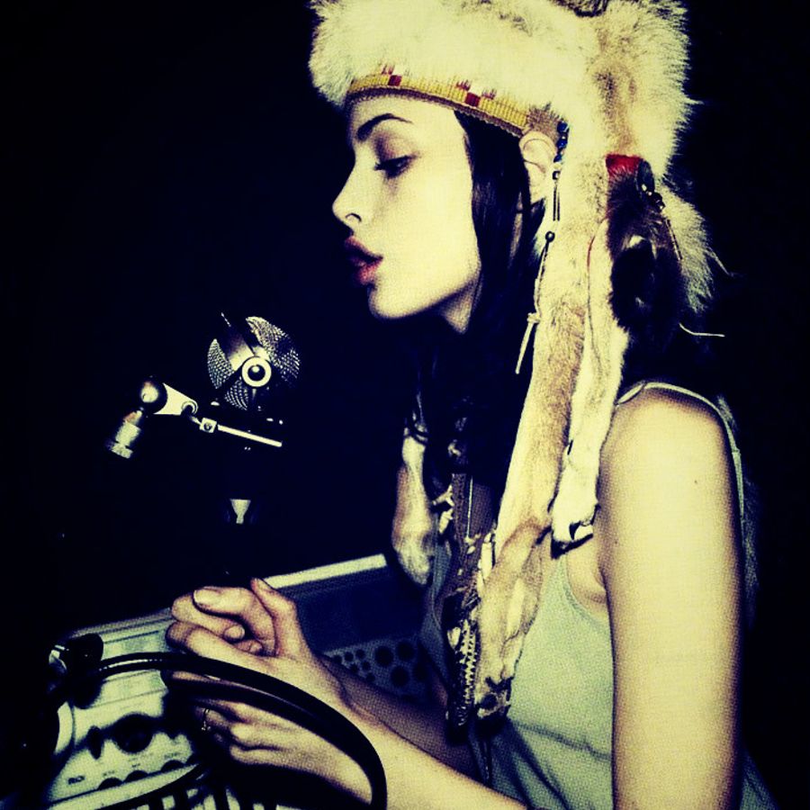 Charlotte Kemp Muhl фото