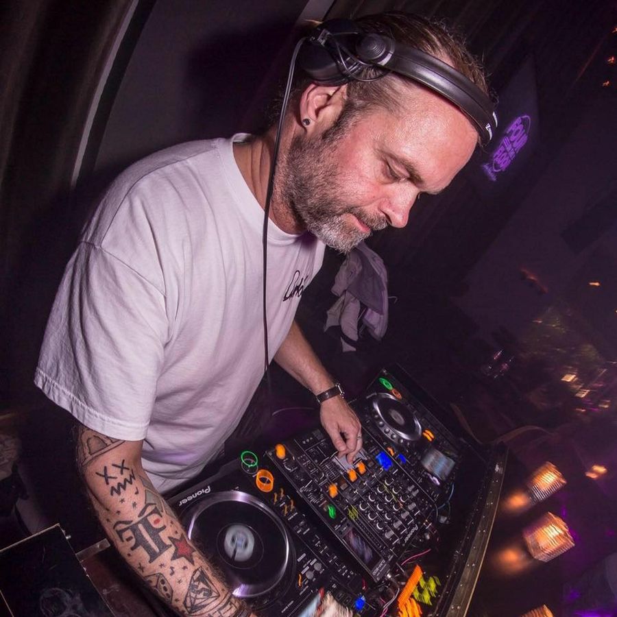 Electronic live